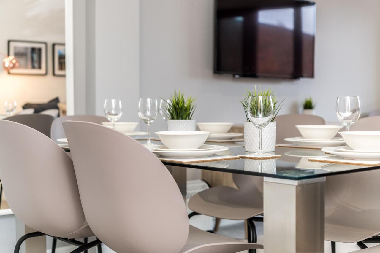 Host Apartments - Contemporary 3 Bed Apt With Balcony - Perfect For Long Stays Liverpool Luaran gambar