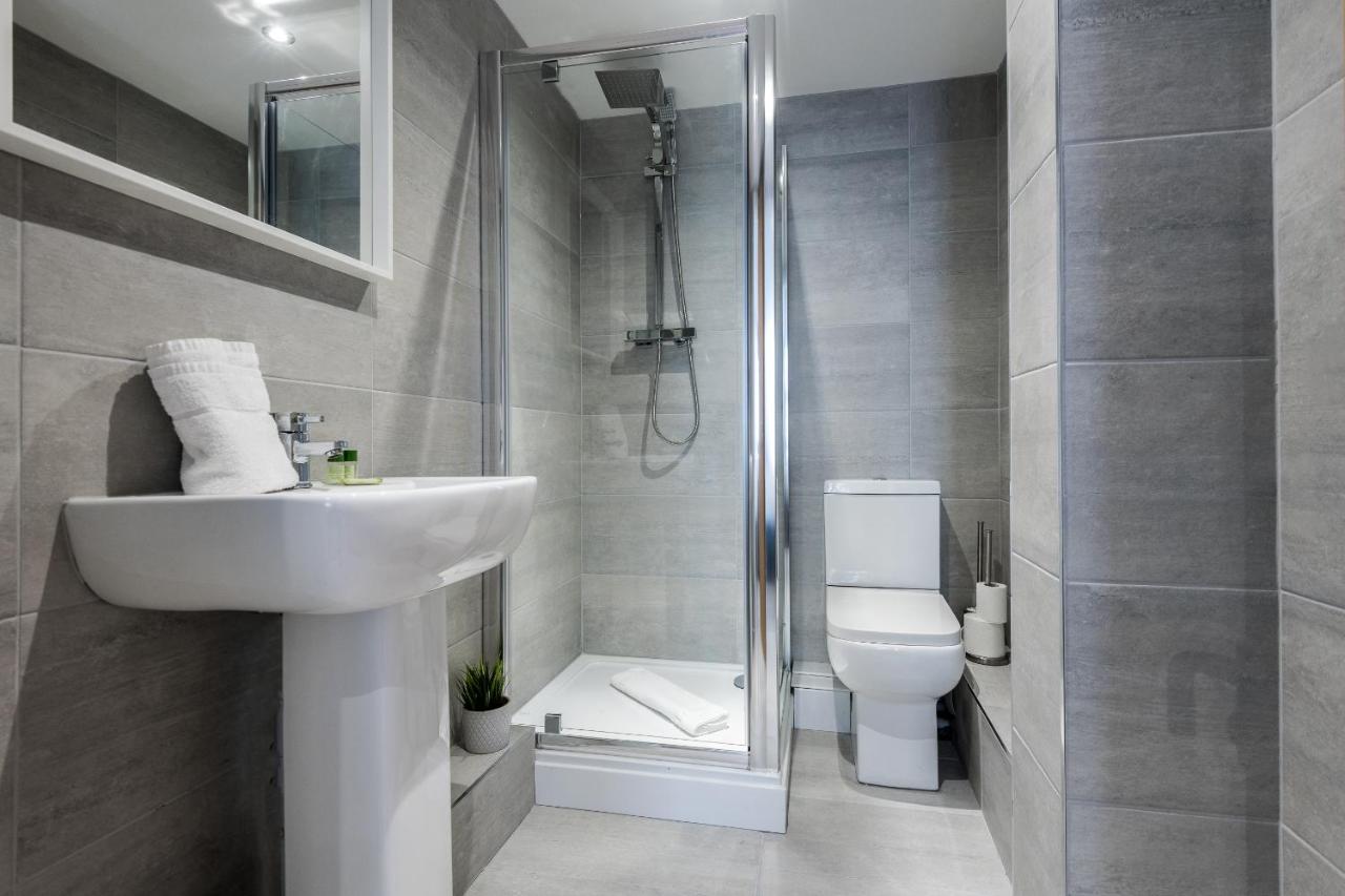 Host Apartments - Contemporary 3 Bed Apt With Balcony - Perfect For Long Stays Liverpool Luaran gambar